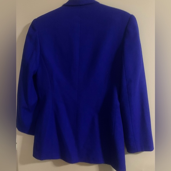 Vintage women's blazer with unique button and collar detail - Picture 6 of 6